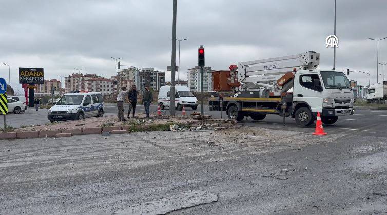 Ortalık savaş alanına döndü! 6 araç birbirine girdi: 6 yaralı var 4